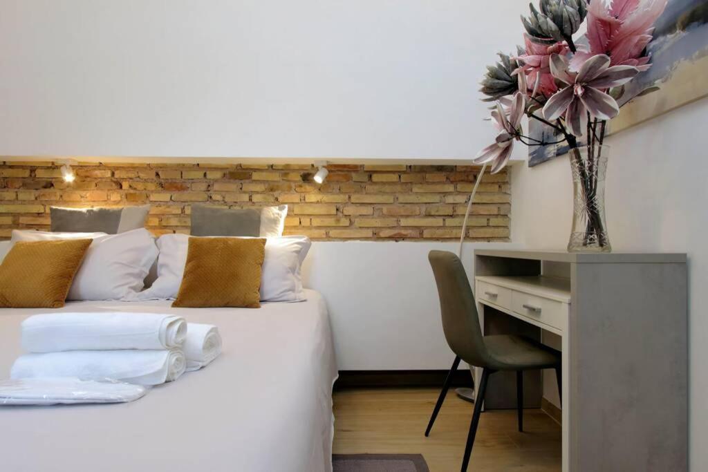 Aventino Contemporary Apartment Rome Bagian luar foto
