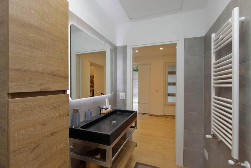 Aventino Contemporary Apartment Rome Bagian luar foto